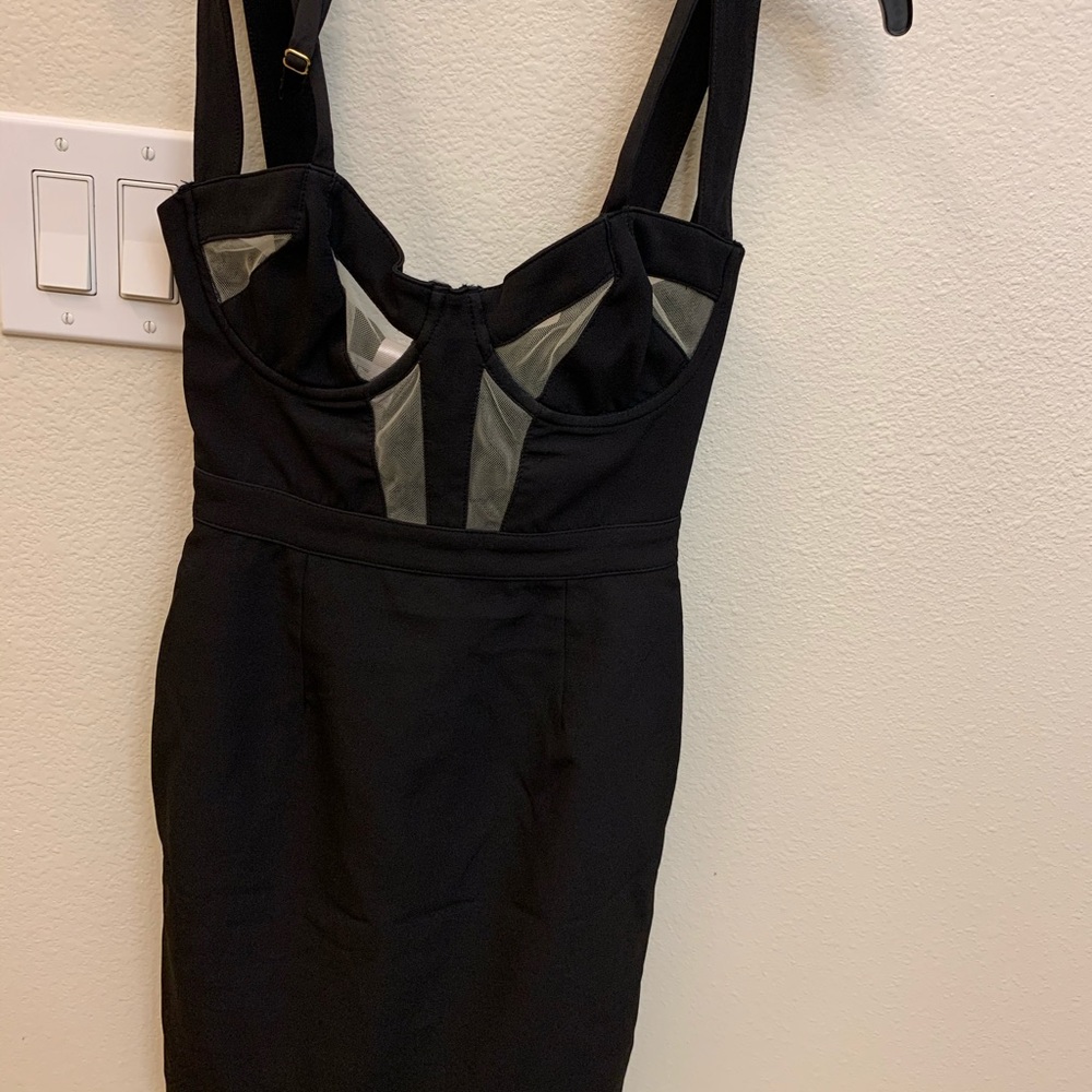 Brand new, House or CB bodycon Blk dress.